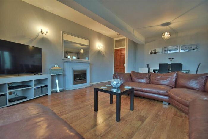 2 Bedroom Flat To Rent In Shredding Green, Mansion Lane, SL0