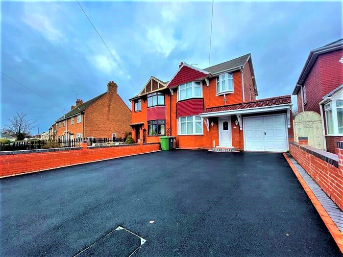 3 Bedroom Semi-Detached House To Rent In Rough Hay Road, Darlaston, Wednesbury, WS10