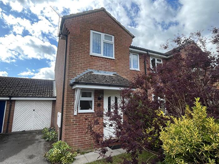 3 Bedroom Semi-Detached House For Sale In Elmfield Close, Woodfalls, Salisbury, SP5