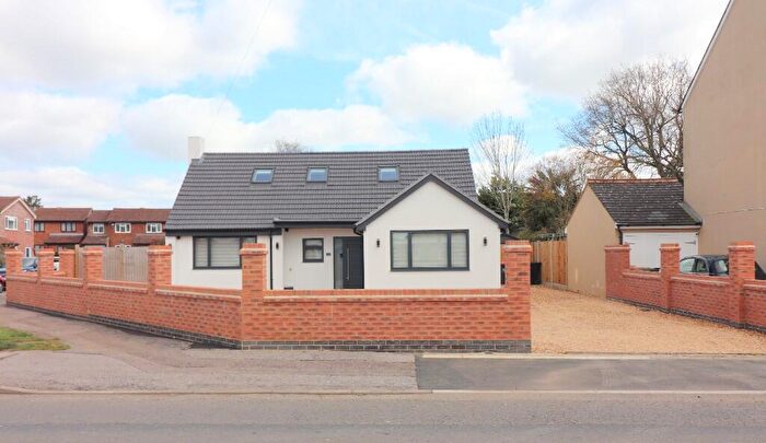4 Bedroom Detached House For Sale In Dunstable Road, Toddington, Bedfordshire, LU5
