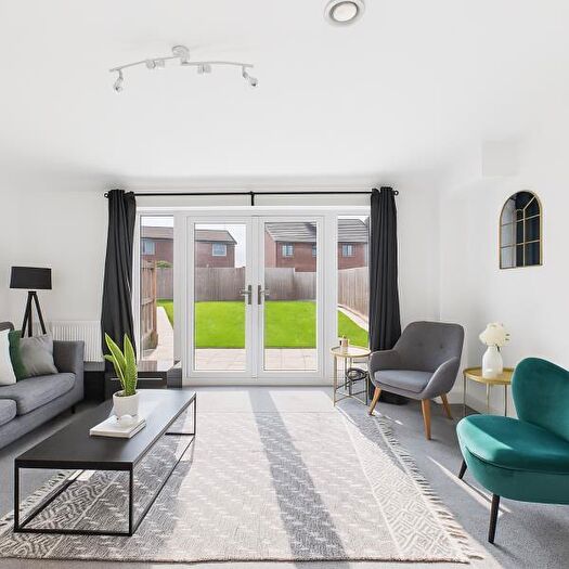 4 Bedroom Semi-Detached House To Rent In Amersham Street, Salford, M5