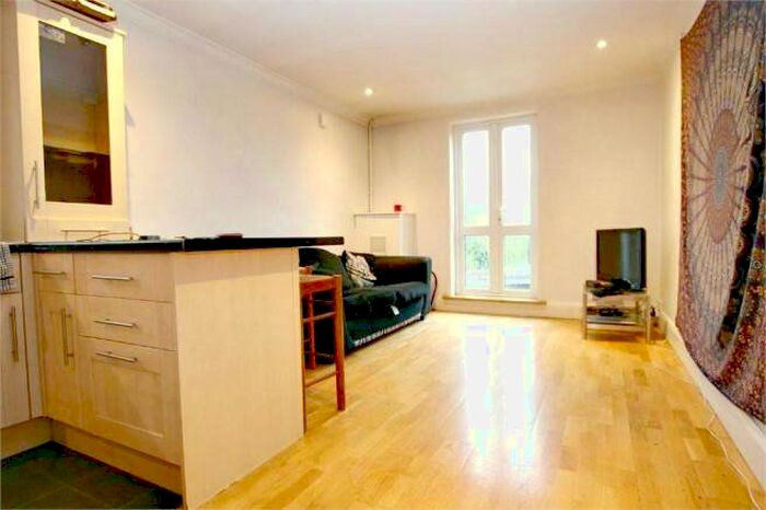 3 Bedroom Flat To Rent In Bathurst Gardens, London, NW10
