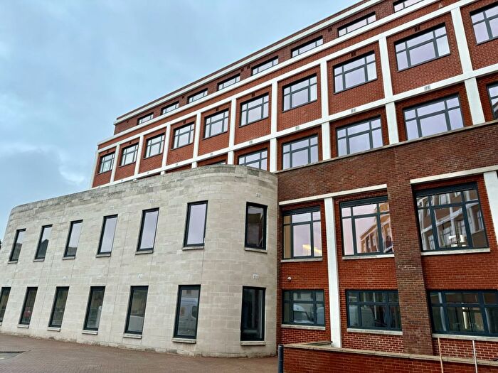 1 Bedroom Flat To Rent In Pyrcroft Road, Chertsey, KT16