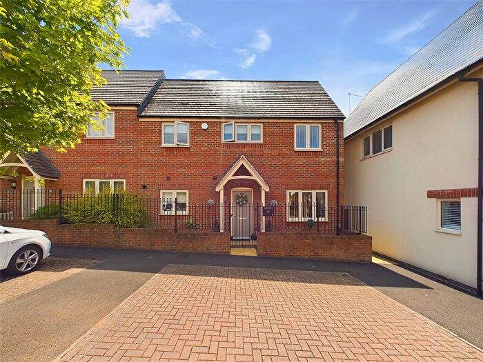 3 Bedroom Semi-Detached House For Sale In Dalziel Drive, Whittington, Worcester, Worcestershire, WR5