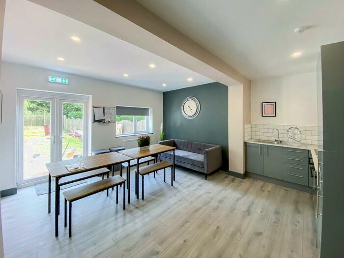 6 Bedroom Terraced House To Rent In Beeston Road, Nottingham, NG7