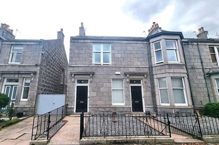 2 Bedroom Flat To Rent In Burns Road, Aberdeen, AB15