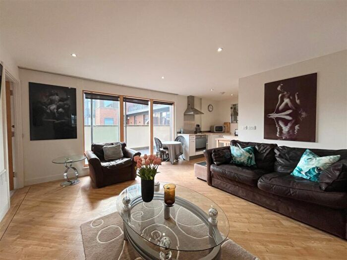 2 Bedroom Apartment To Rent In Waterfront Walk, Birmingham, B1