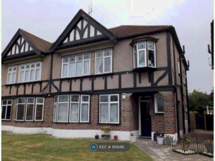 2 Bedroom Maisonette To Rent In Hedgeley, Ilford, IG4