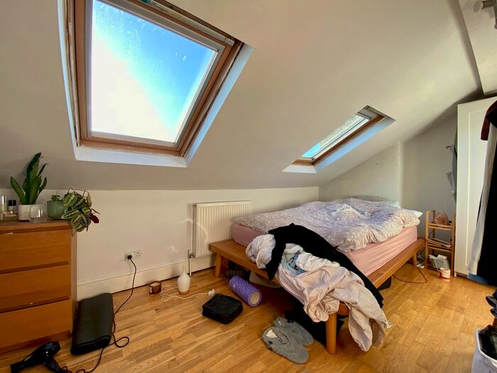 3 Bedroom Flat To Rent In Mayton Street, Holloway, N7