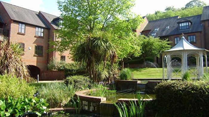 2 Bedroom Flat To Rent In Dolphin Court, Buckinghamshire, HP11