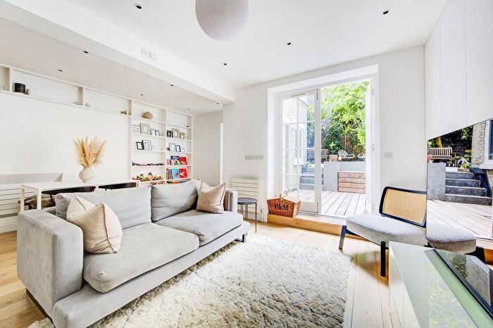 2 Bedroom Flat To Rent In Coleherne Road, Chelsea, London, SW10