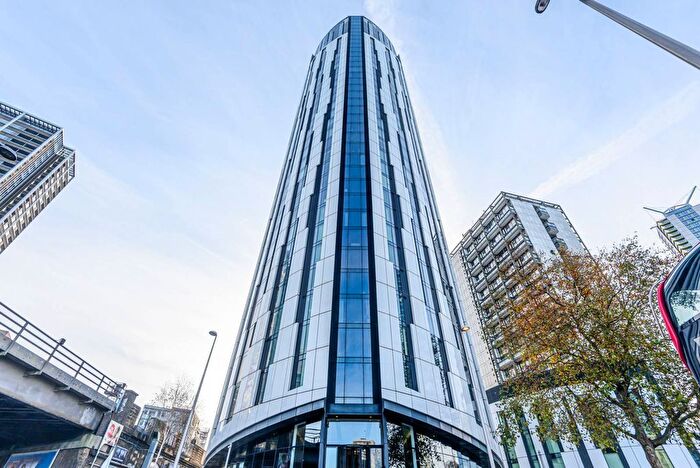 1 Bedroom Flat To Rent In Walworth Road, Elephant And Castle, London, SE1