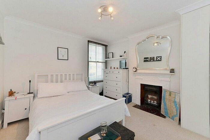 3 Bedroom Flat To Rent In Hurlingham Mansions, Fulham, SW6