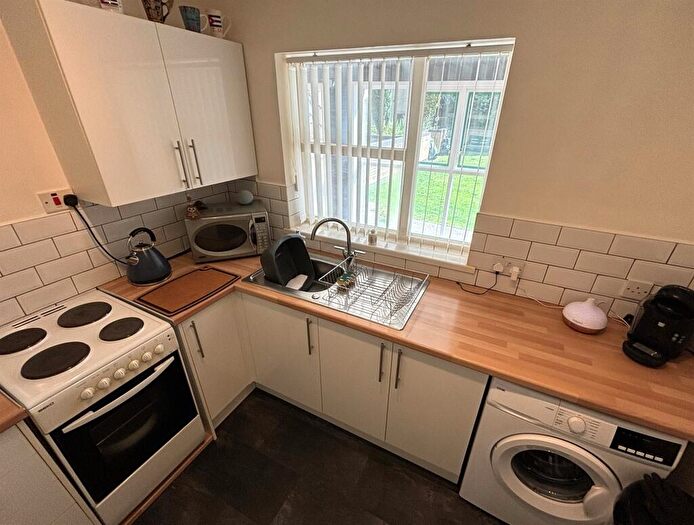 1 Bedroom Flat For Sale In Linnaeus Street, Hull, HU3