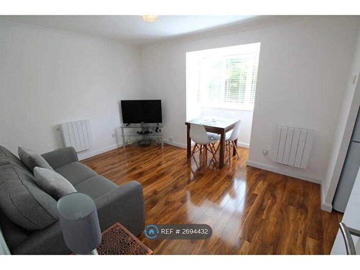 1 Bedroom Flat To Rent In Ainsley Close, London, N9