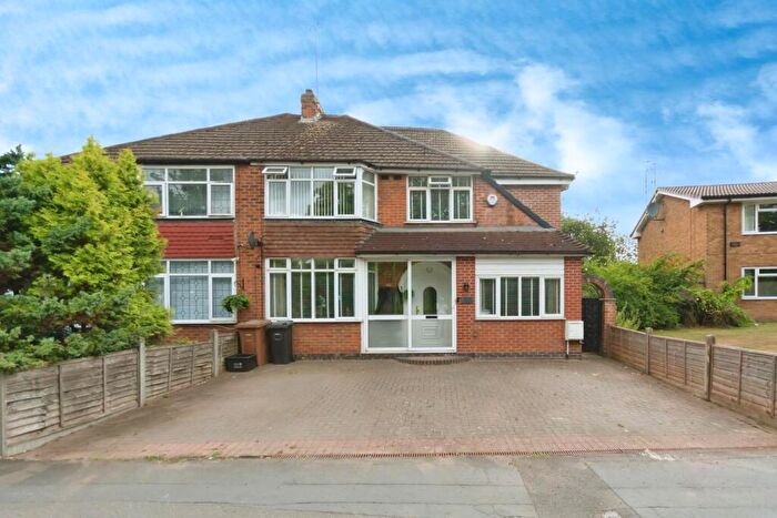 5 Bedroom Semi-Detached House For Sale In Lode Lane, Solihull, B92