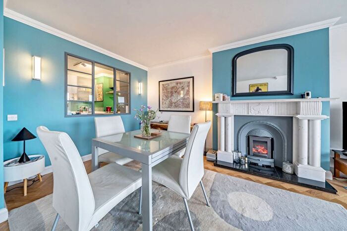 1 Bedroom Flat For Sale In Riverside Court, Nine Elms Lane, Nine Elms, London, SW8