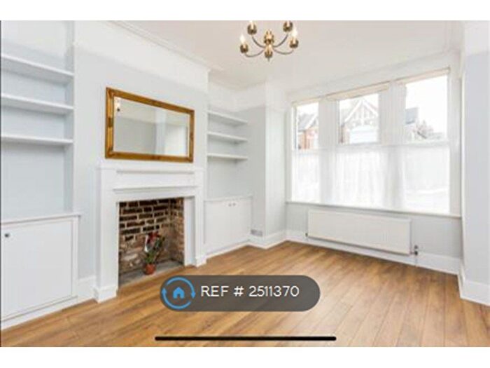 2 Bedroom Flat To Rent In Replingham Road, London, SW18