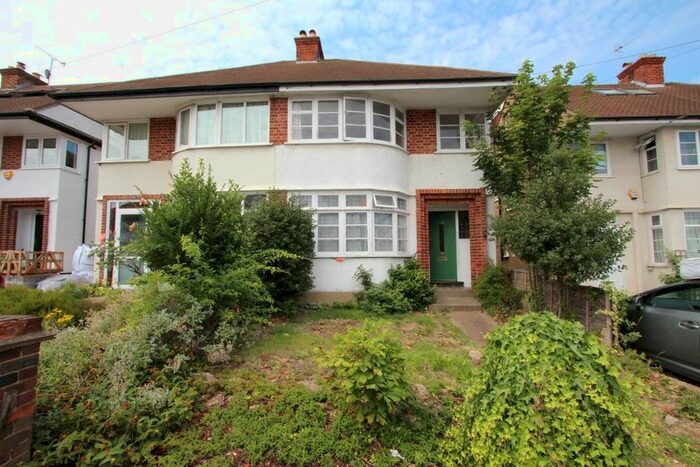 4 Bedroom Semi-Detached House To Rent In Cheyne Hill, Surbiton, KT5