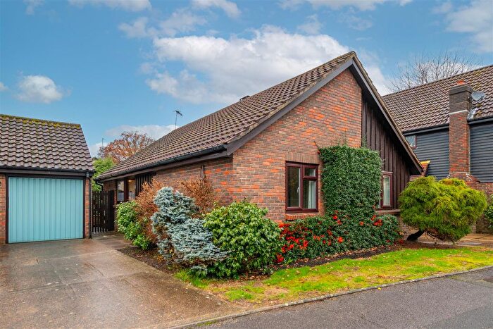 2 Bedroom Detached Bungalow For Sale In Harvestside, Horley, RH6