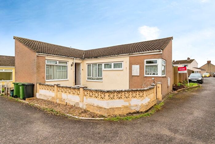1 Bedroom Bungalow For Sale In Woodend, Bristol, Gloucestershire, BS15