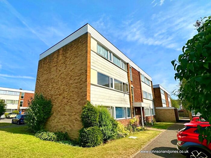 2 Bedroom Flat To Rent In Hazelbank Court, Chertsey, Surrey, KT16