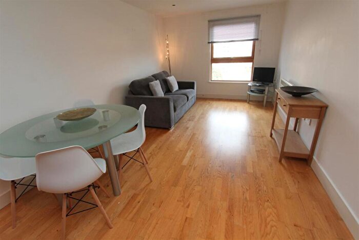 2 Bedroom Flat To Rent In Magellan House, Leeds Dock, LS10