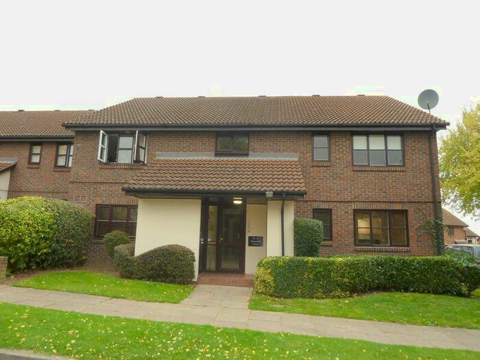 Flat To Rent In Sprucedale Close, Swanley, BR8