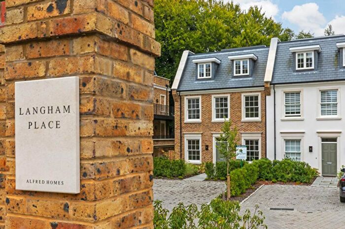4 Bedroom Semi-Detached House For Sale In Langham Place, Winchester, SO22