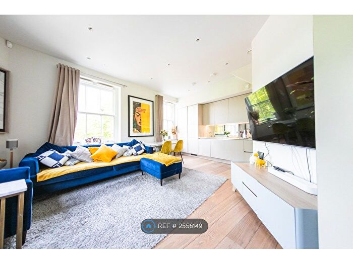 2 Bedroom Flat To Rent In Searcy House, London, SW11