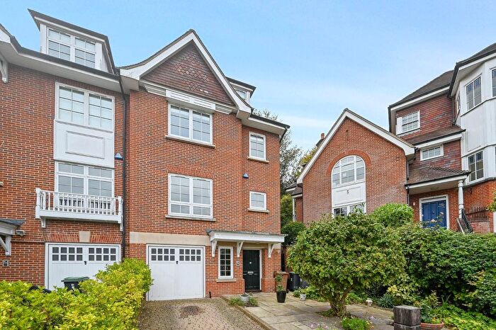 4 Bedroom Semi-detached House For Sale In Parklands, Cholmeley Park, London, N6