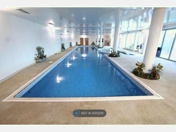 2 Bedroom Flat To Rent In River Crescent, Nottingham, NG2