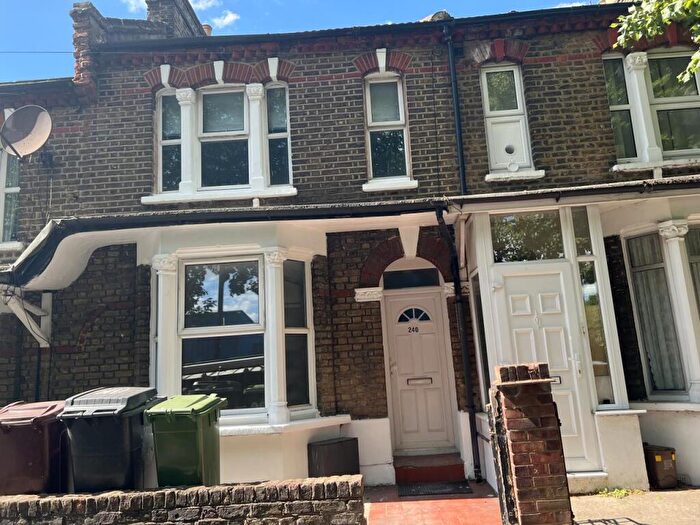 2 Bedroom Terraced House To Rent In Queens Road, E17