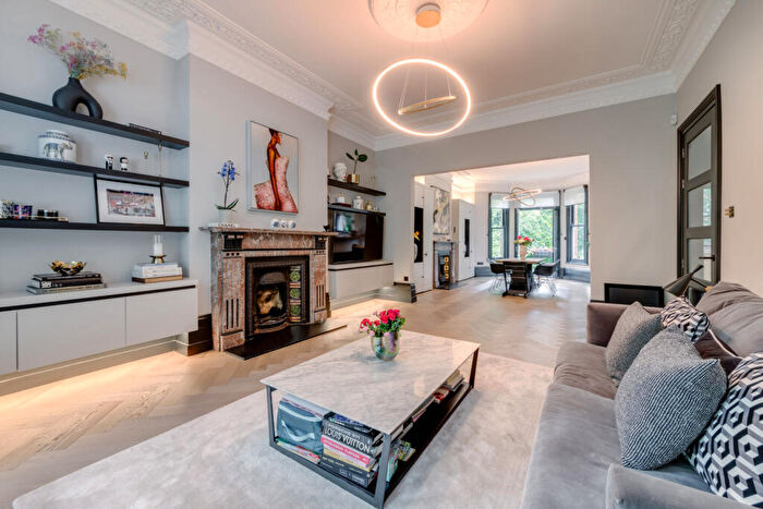 4 Bedroom Flat To Rent In Netherhall Gardens, Hampstead, NW3