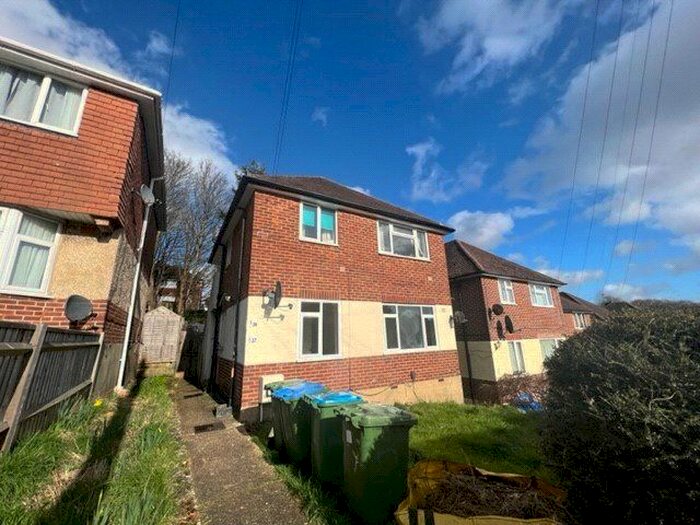 2 Bedroom Maisonette To Rent In Vale Drive, Southampton, Hampshire, SO18