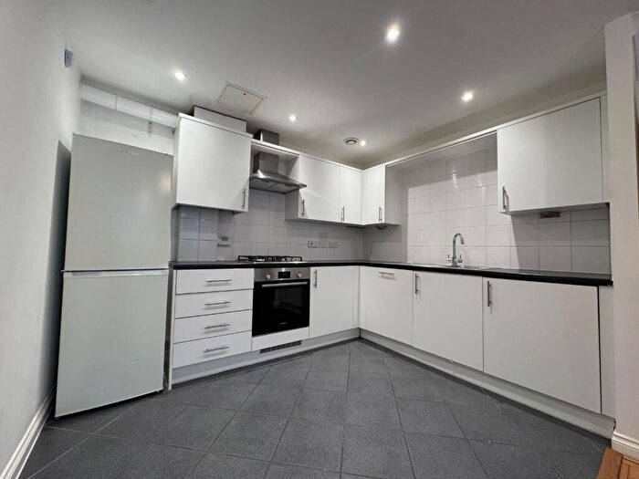 2 Bedroom Apartment For Sale In Woburn Hill, Addlestone, Surrey, KT15