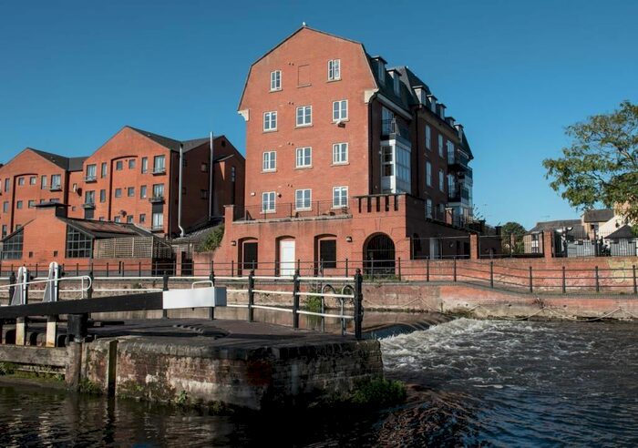 2 Bedroom Flat To Rent In Bear Wharf, Fobney Street, Reading, Berkshire, RG1