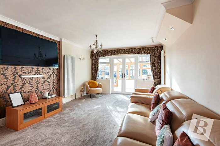 5 Bedroom Bungalow For Sale In Parkway, Ilford, IG3