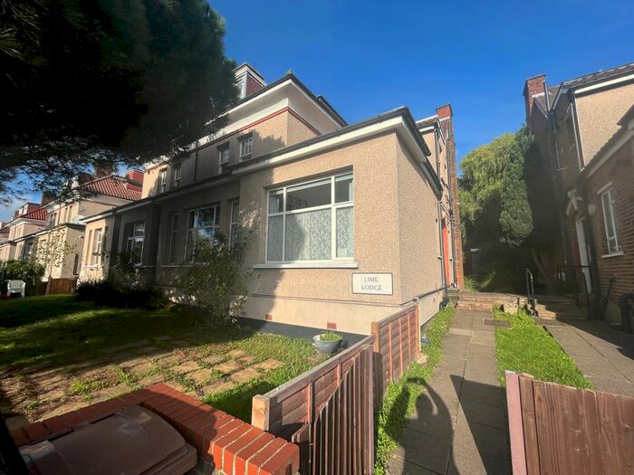 1 Bedroom Flat To Rent In Montalt Road, Woodford Green, IG8