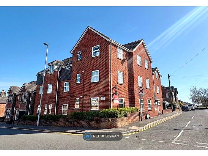 1 Bedroom Flat To Rent In Sea View Road, Parkstone, Poole, BH12