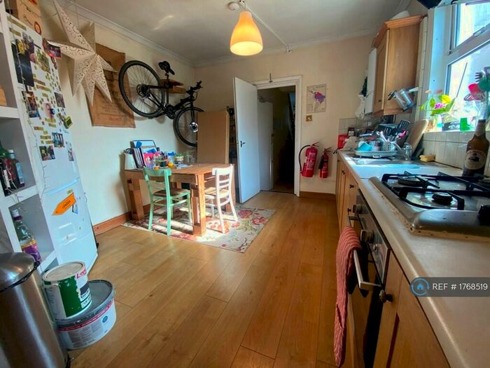 3 Bedroom Maisonette To Rent In Broad Lane, London, N15