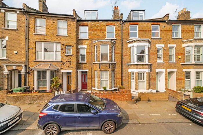 2 Bedroom Flat For Sale In Chetwynd Road, Dartmouth Park, NW5