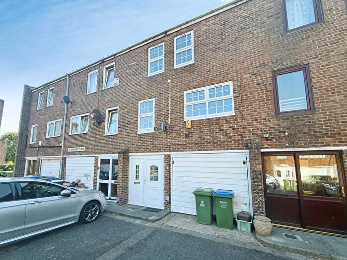 4 Bedroom Terraced House For Sale In St. Edmunds Close, Erith, DA18
