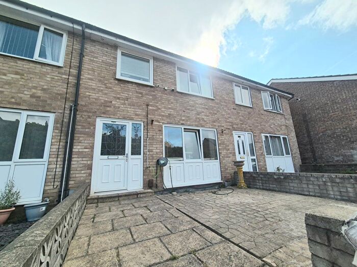 3 Bedroom Terraced House To Rent In Kingston Close, Halifax, HX1