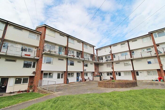 3 Bedroom Ground Maisonette For Sale In Lumsden Road, Southsea, PO4