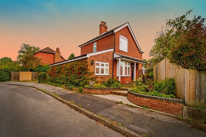 4 Bedroom Detached House For Sale In Old Farm Copse, West Wellow, Romsey, SO51