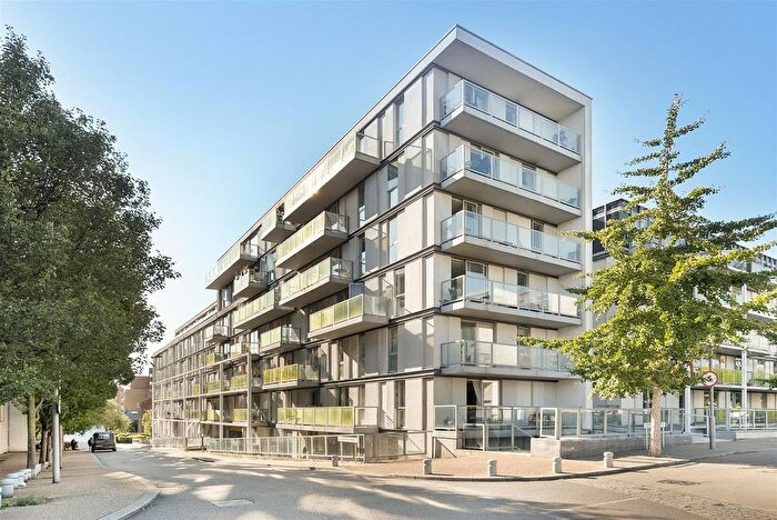 1 Bedroom Flat To Rent In Emerson Apartments, New River Village, Hornsey, N8