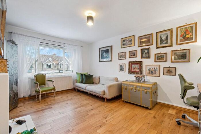 2 Bedroom Apartment For Sale In White Hart Lane, Barnes, SW13