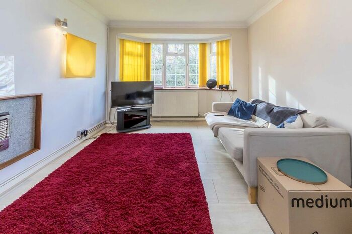 2 Bedroom Flat To Rent In Woodside Court, The Common, London, W5
