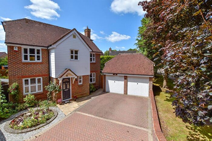 4 Bedroom Detached House For Sale In Goldings Close, Kings Hill, West Malling, Kent, ME19